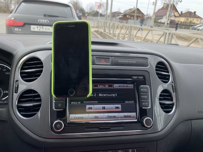 Volkswagen Tiguan phone holder (магнитный держатель для телефона)