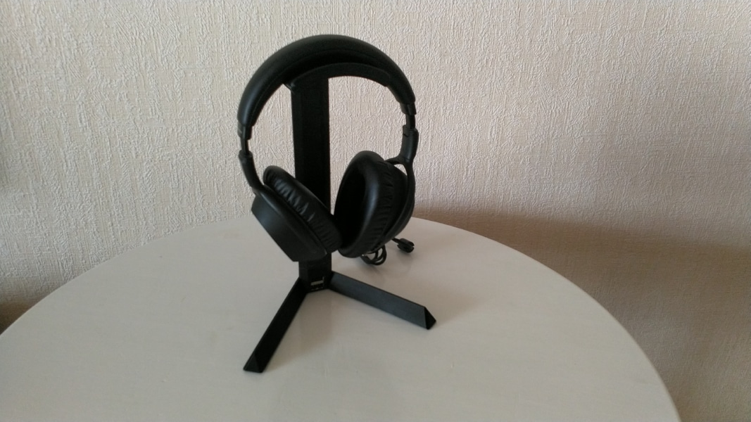 Подставка для наушников с usb