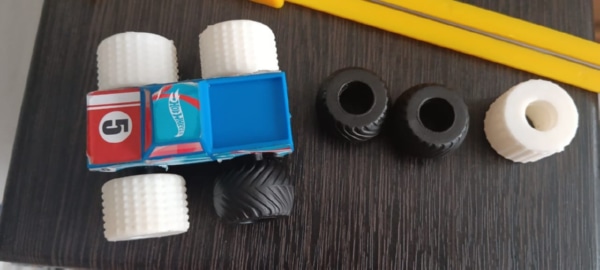 колесо малыш hotwheels